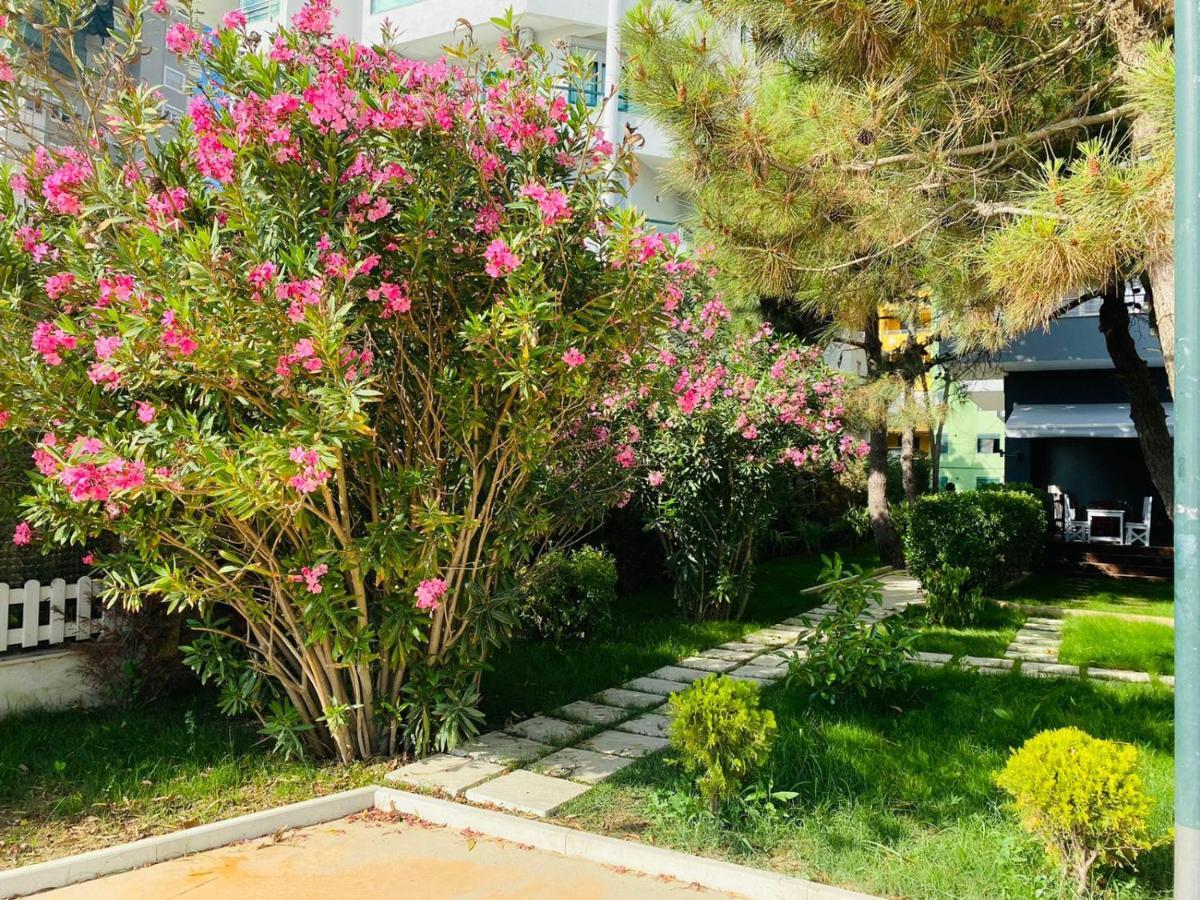 Rumar Hotel Durrës Buitenkant foto