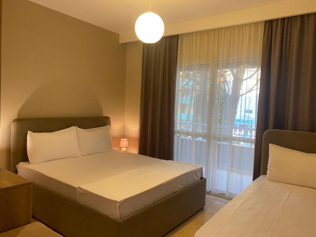 Rumar Hotel Durrës Buitenkant foto
