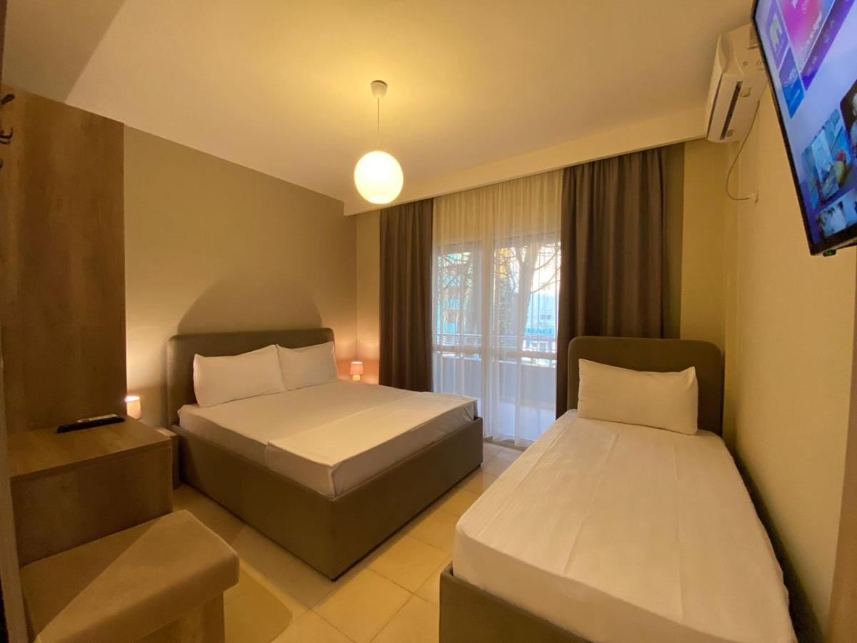 Rumar Hotel Durrës Buitenkant foto