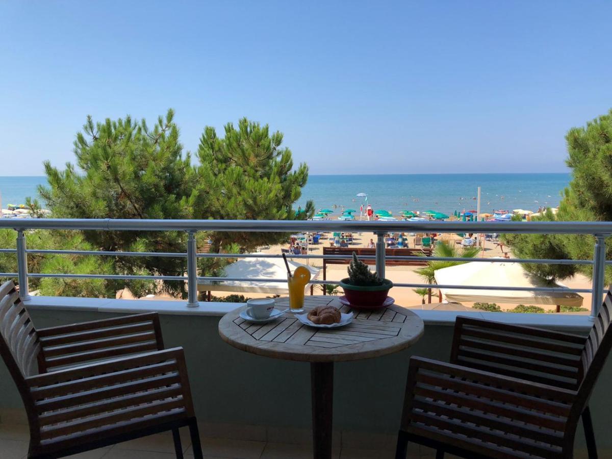 Rumar Hotel Durrës Buitenkant foto