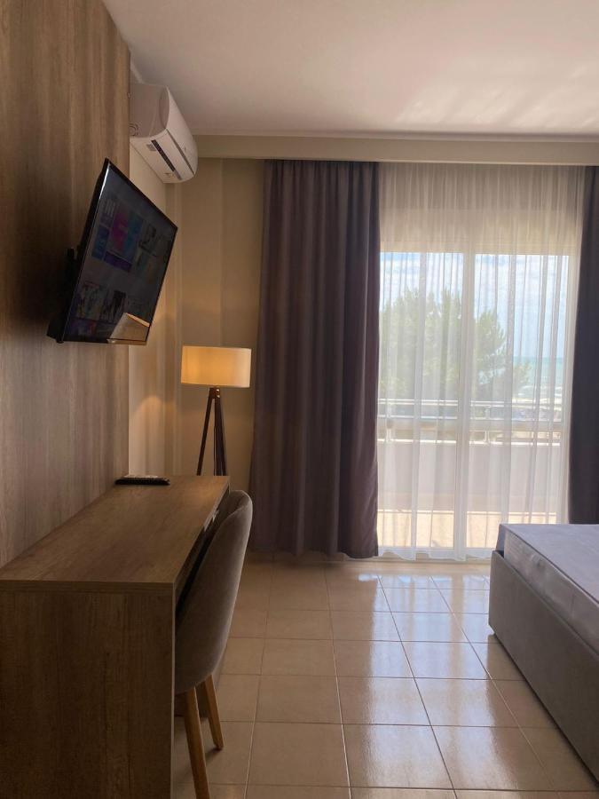 Rumar Hotel Durrës Buitenkant foto