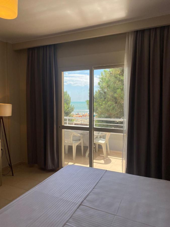 Rumar Hotel Durrës Buitenkant foto