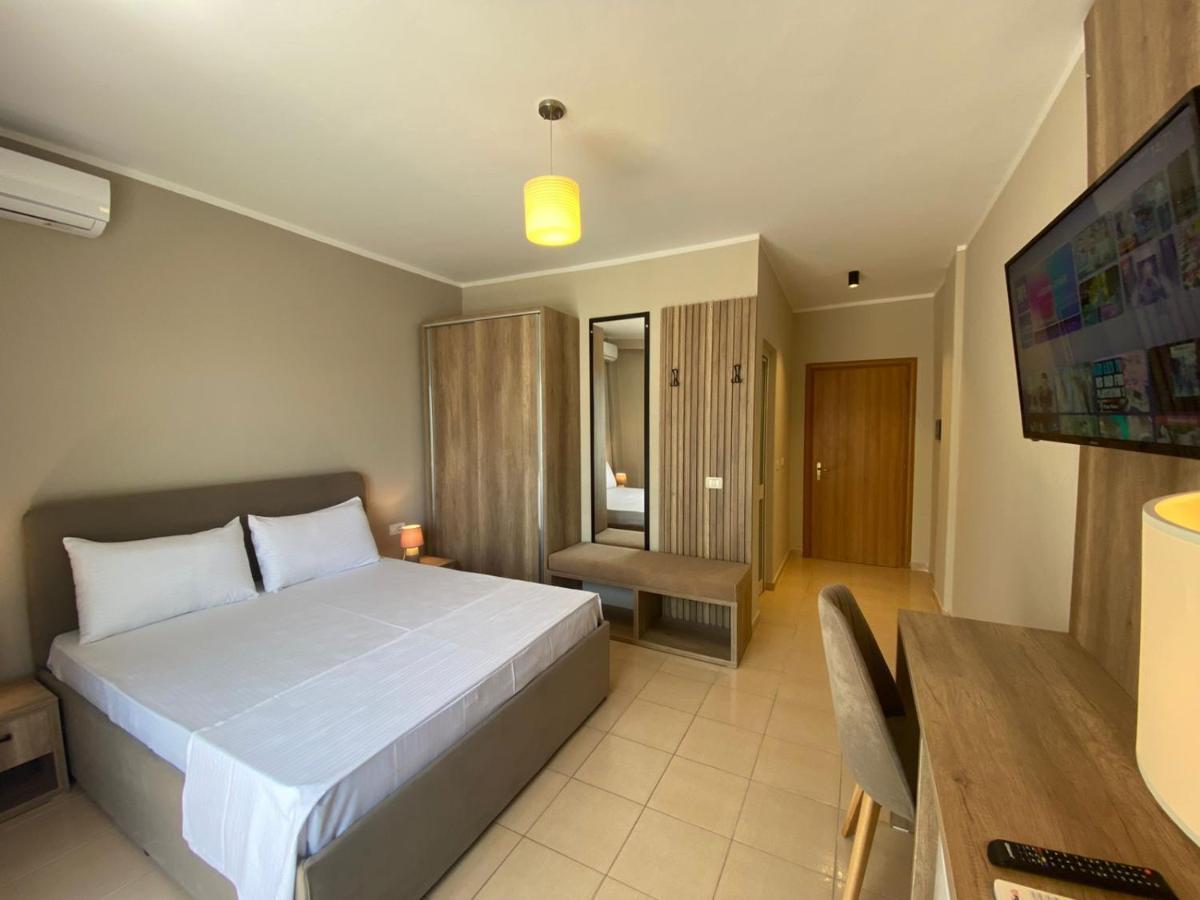 Rumar Hotel Durrës Buitenkant foto