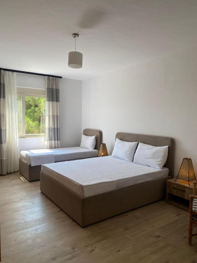 Rumar Hotel Durrës Buitenkant foto