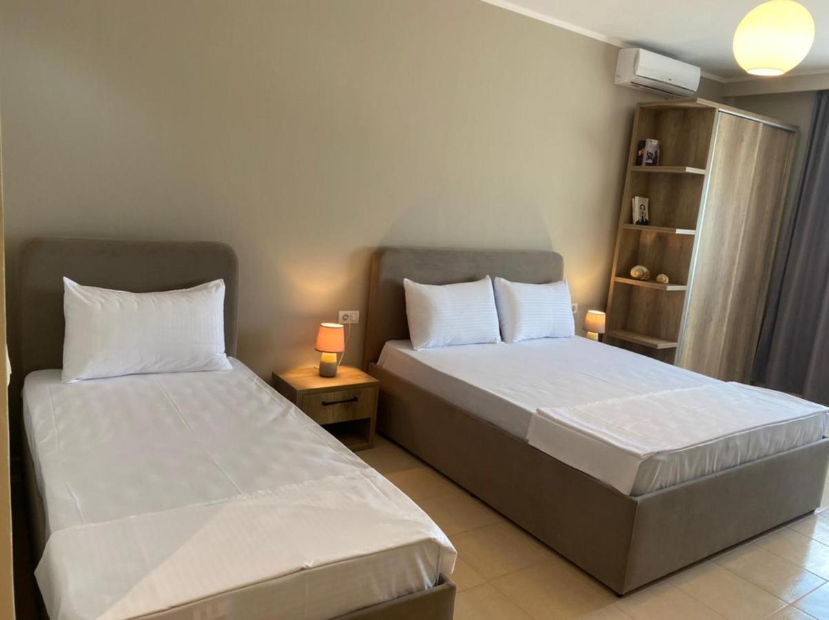 Rumar Hotel Durrës Buitenkant foto