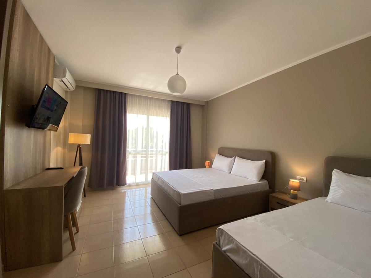 Rumar Hotel Durrës Buitenkant foto