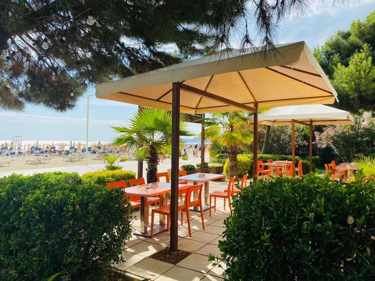 Rumar Hotel Durrës Buitenkant foto