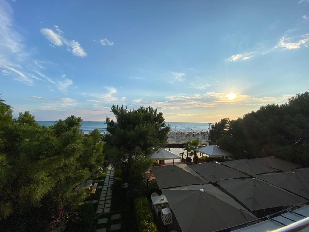Rumar Hotel Durrës Buitenkant foto
