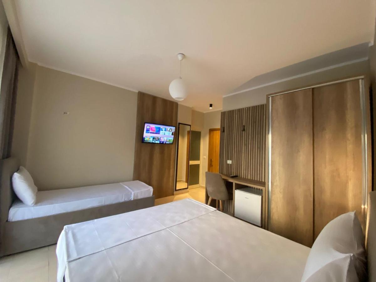 Rumar Hotel Durrës Buitenkant foto