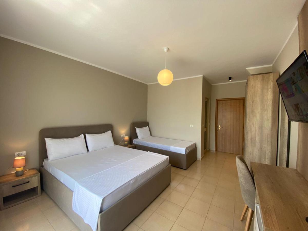 Rumar Hotel Durrës Buitenkant foto