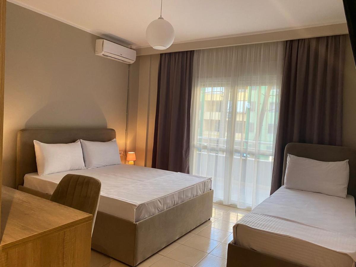 Rumar Hotel Durrës Buitenkant foto