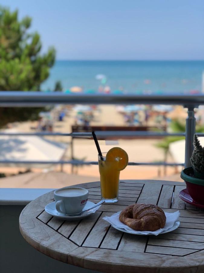Rumar Hotel Durrës Buitenkant foto