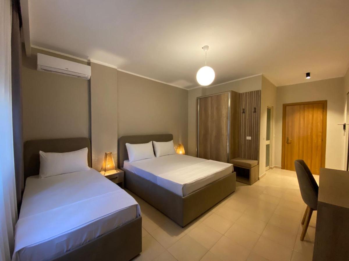 Rumar Hotel Durrës Buitenkant foto